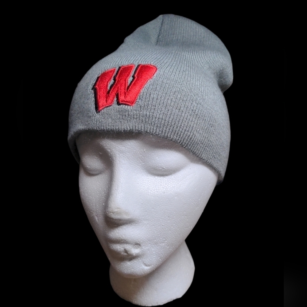 WISCONSIN BADGERS Gray KNIT BEANIE w Stitched Logos